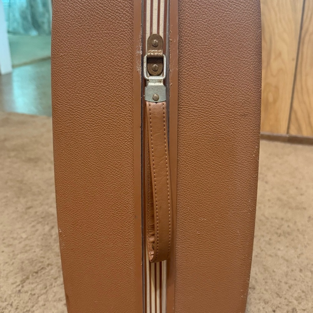 1970s Vintage Tan Samsonite Concord Hard Shell Suitcase 26x21x8